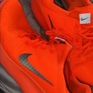 Selling NIKE SNEAKERS SIZE 9